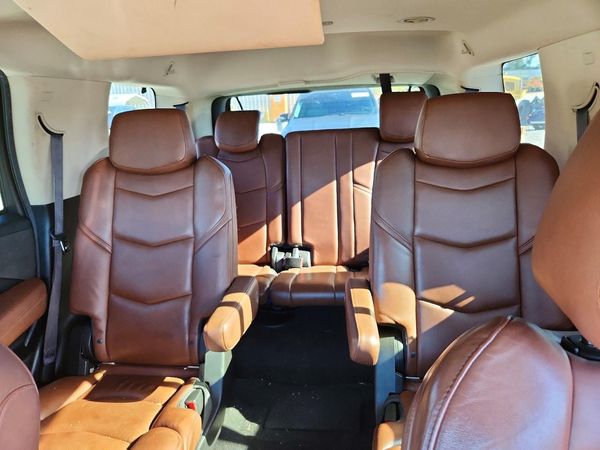 2016 CADILLAC ESCALADE Luxury — SUVN