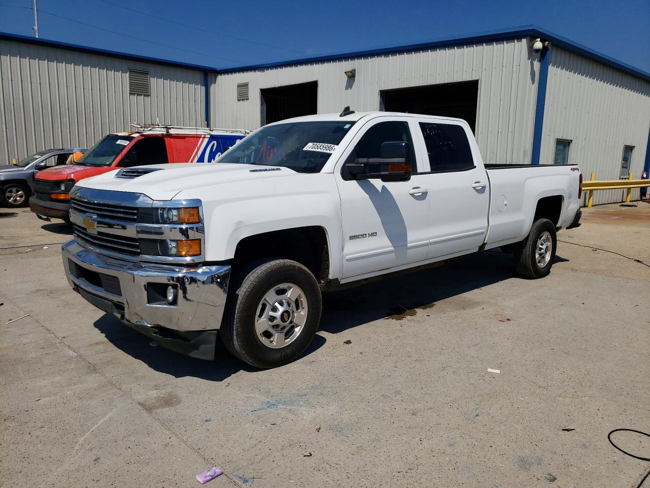 2017 CHEVROLET SILVERADO LT — Front 3/4