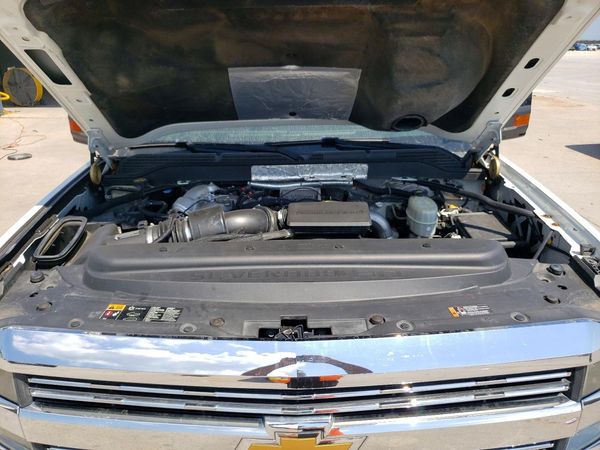 2017 CHEVROLET SILVERADO LT — Engine bay