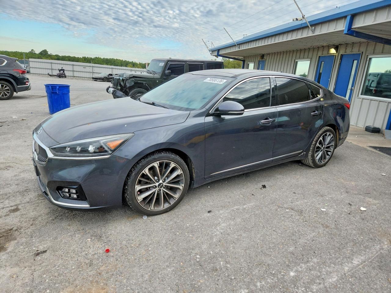 2018 KIA CADENZA — Front 3/4