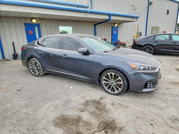2018 KIA CADENZA — Passenger 3/4