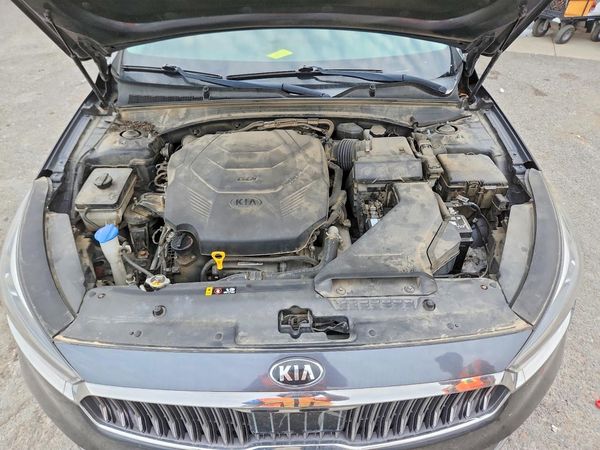 2018 KIA CADENZA — Engine bay