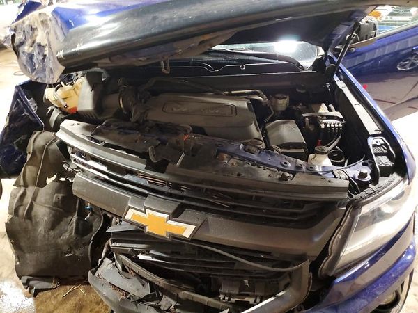 2016 CHEVROLET COLORADO Z71 — Engine bay