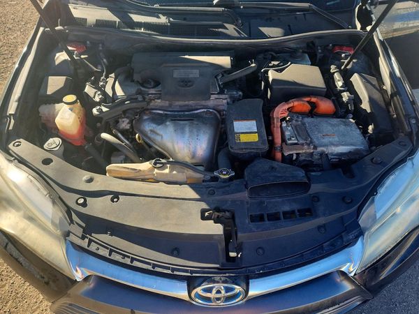 2015 TOYOTA CAMRY Hybrid — Engine bay