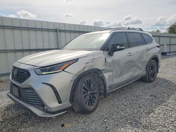 2025 TOYOTA HIGHLANDER — Front 3/4