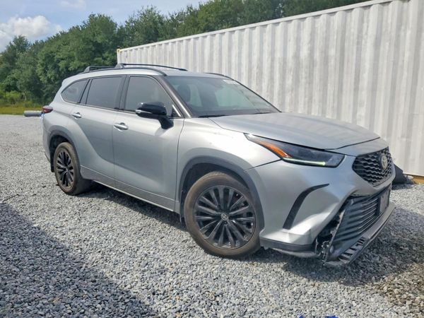 2025 TOYOTA HIGHLANDER — Passenger 3/4