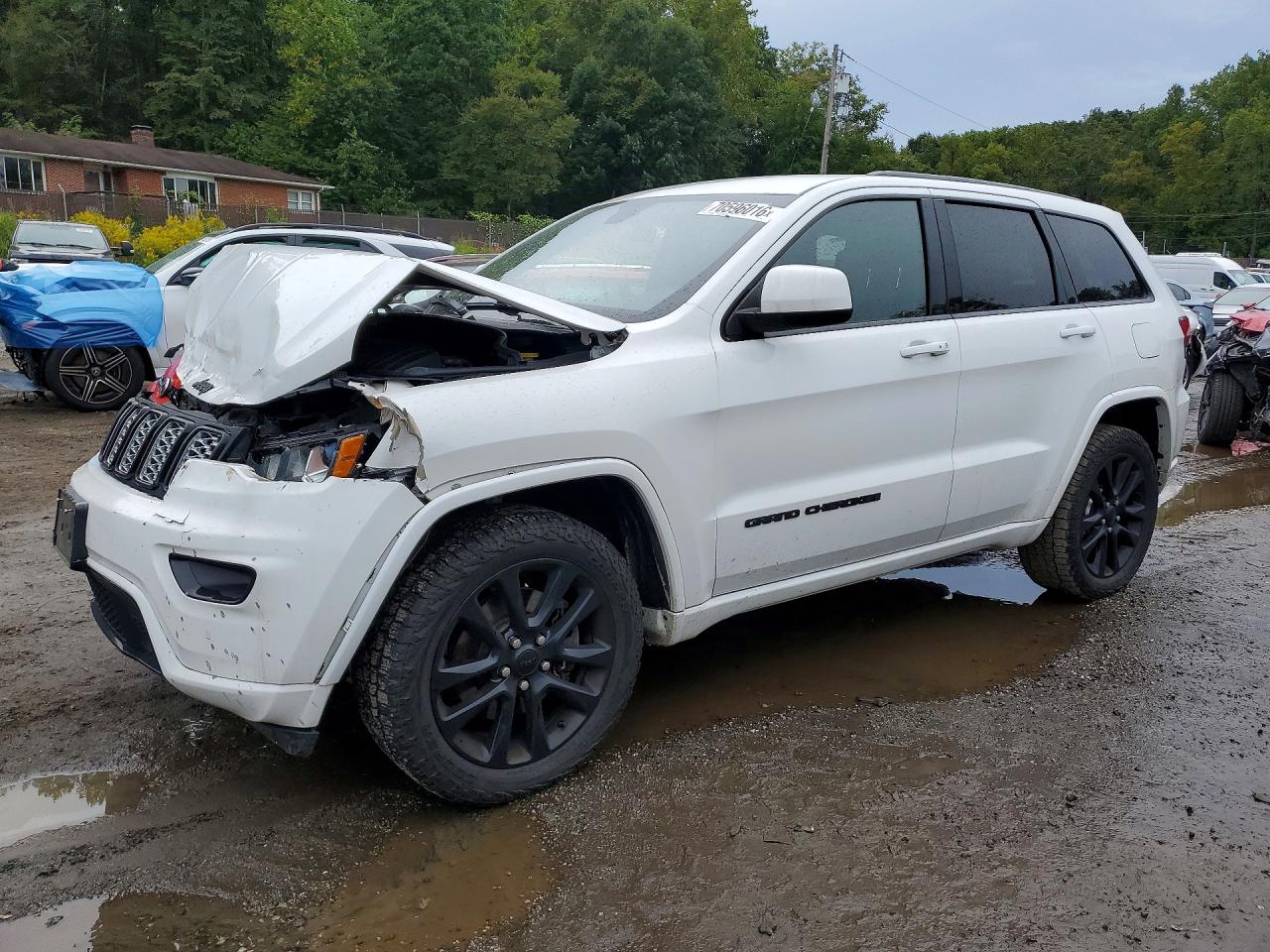 2021 JEEP CHEROKEE Laredo — Front 3/4