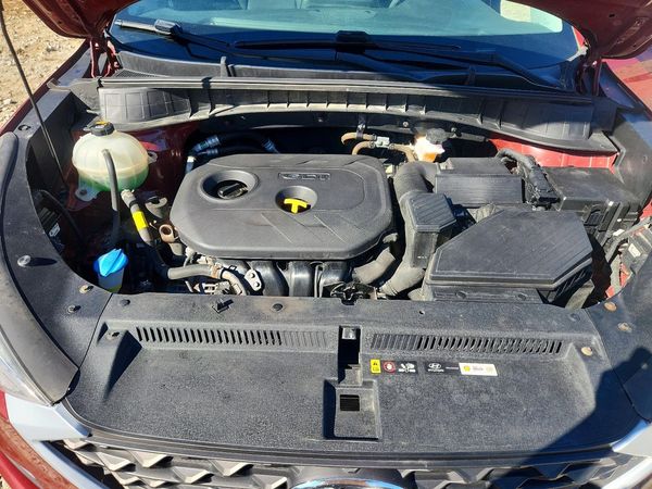2019 HYUNDAI TUCSON SE — Engine bay