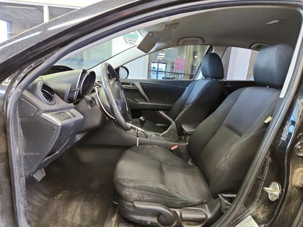 2013 MAZDA 3 SV/Base — DENT