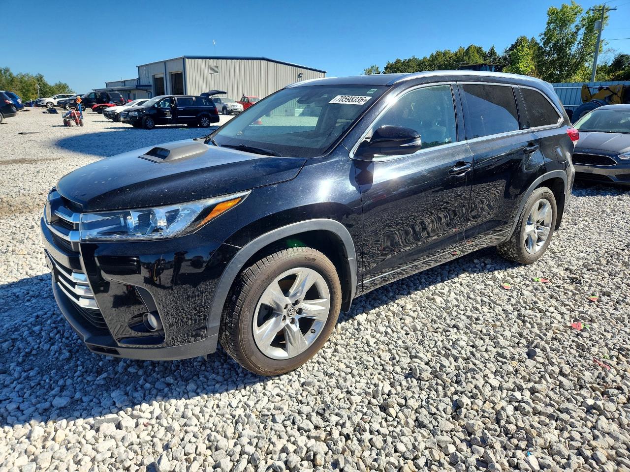 2017 TOYOTA HIGHLANDER Ltd/Ltd Platinum — Front 3/4