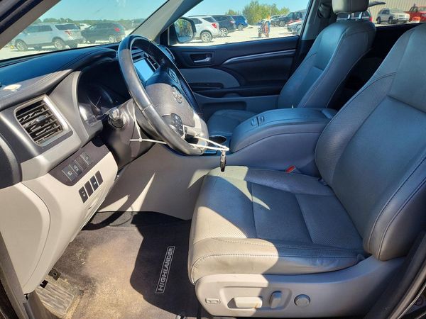 2017 TOYOTA HIGHLANDER Ltd/Ltd Platinum — DENT