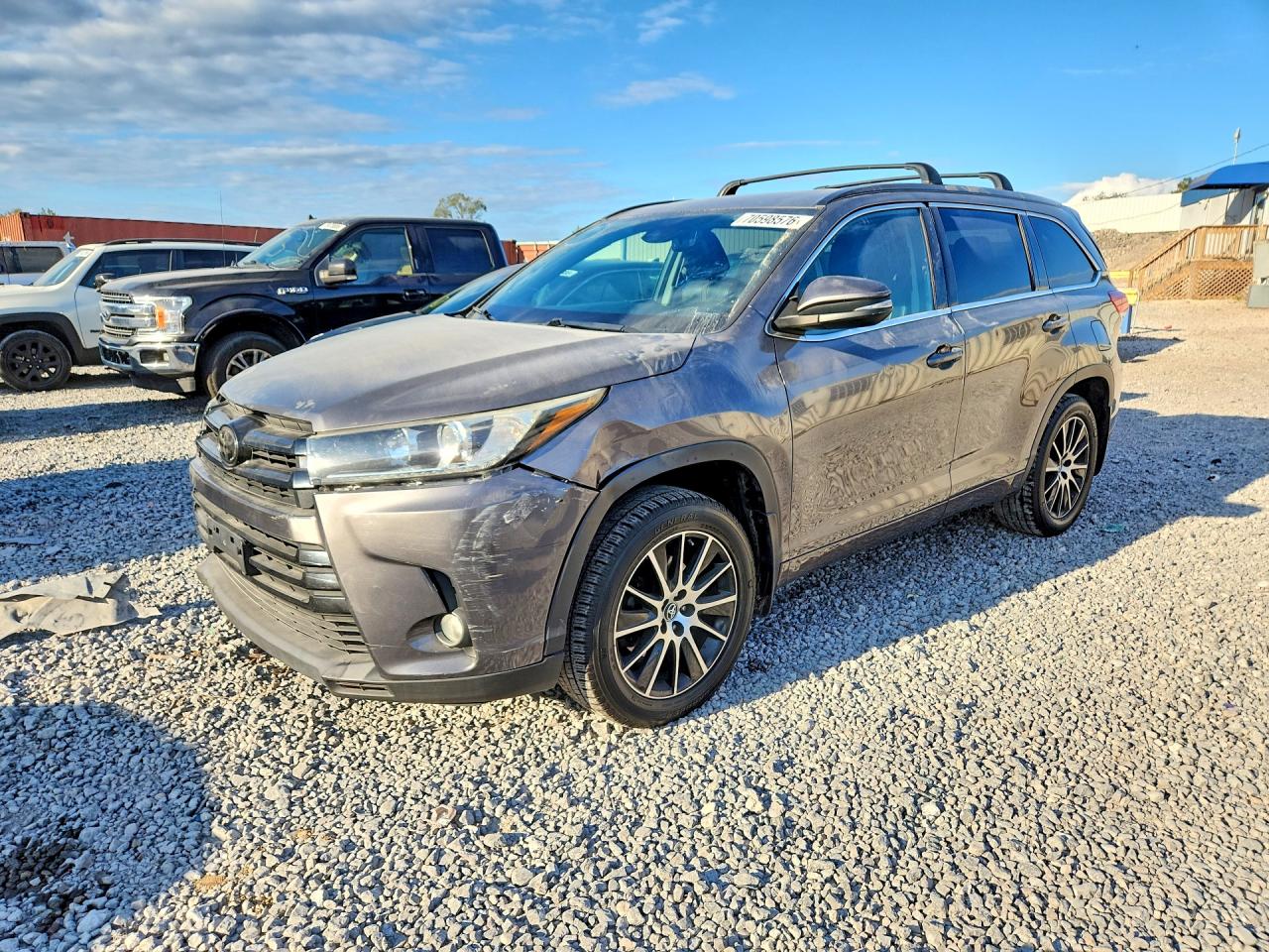 2018 TOYOTA HIGHLANDER SE/XLE — Front 3/4