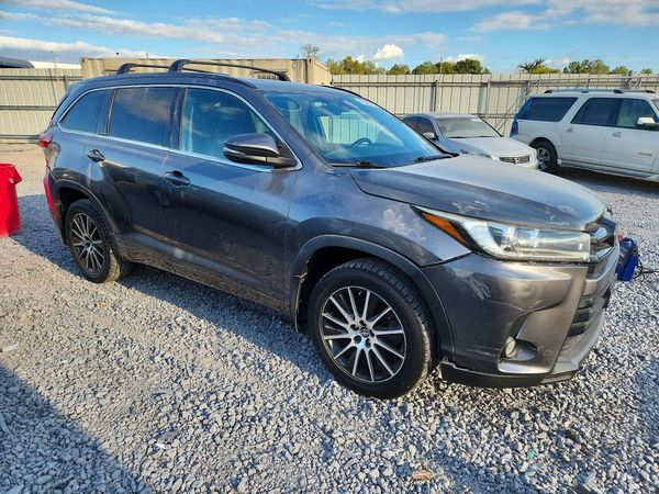 2018 TOYOTA HIGHLANDER SE/XLE — Passenger 3/4