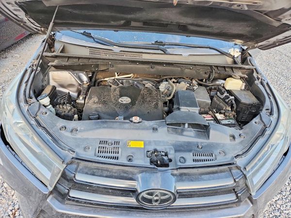 2018 TOYOTA HIGHLANDER SE/XLE — Engine bay