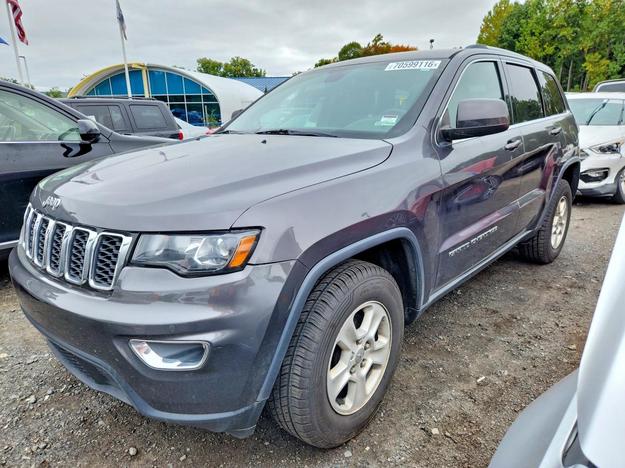 2017 JEEP CHEROKEE Laredo — Front 3/4