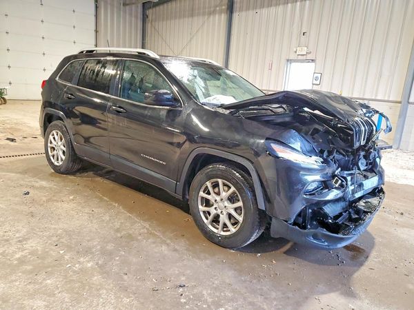 2016 JEEP CHEROKEE Latitude/Longitude/North — Passenger 3/4