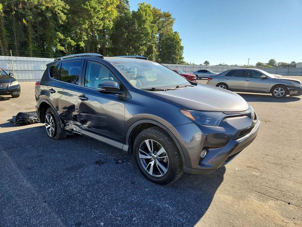 2017 TOYOTA RAV4 XLE — Passenger 3/4
