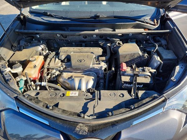 2017 TOYOTA RAV4 XLE — Engine bay