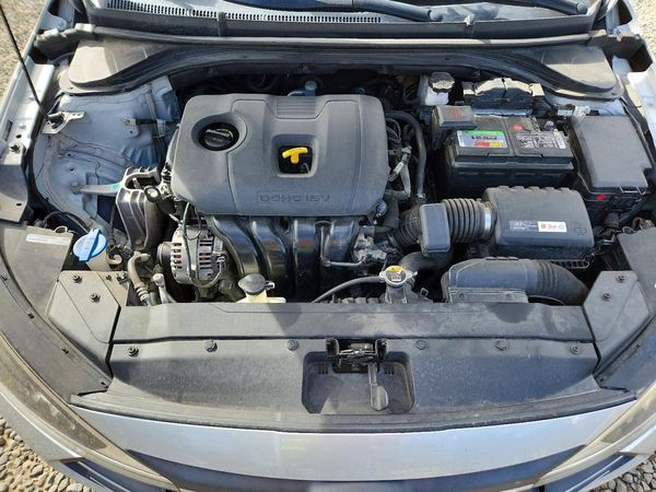 2019 HYUNDAI ELANTRA — Engine bay