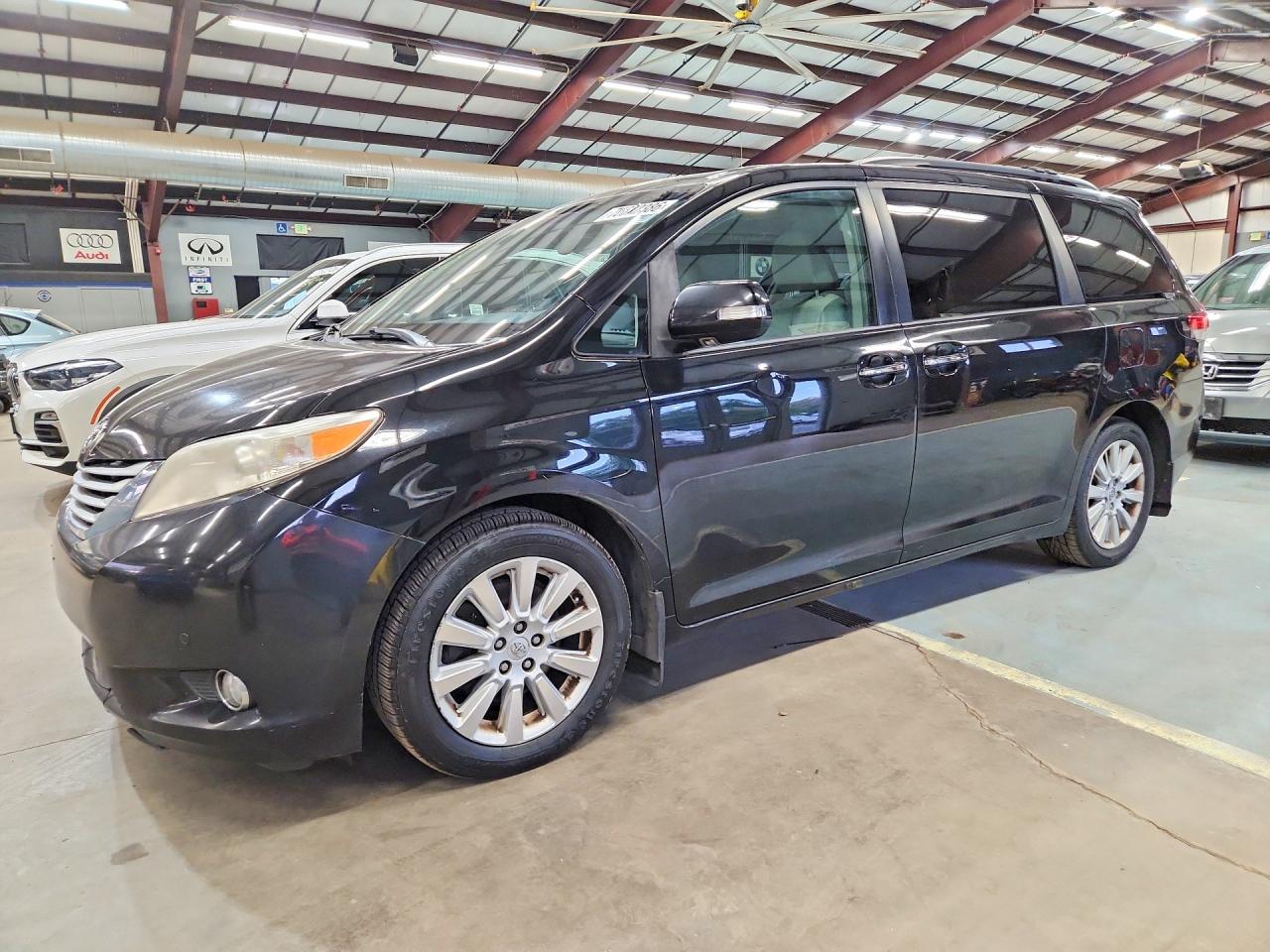 2013 TOYOTA SIENNA — Front 3/4