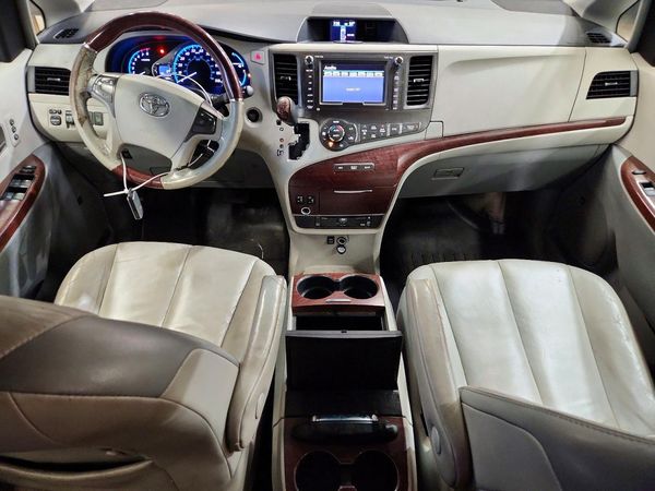 2013 TOYOTA SIENNA — CKPT
