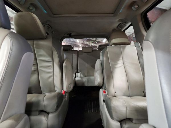 2013 TOYOTA SIENNA — SUVN