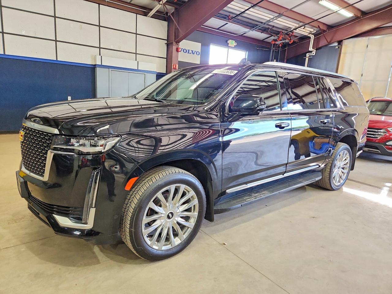 2023 CADILLAC ESCALADE Premium Luxury — Front 3/4