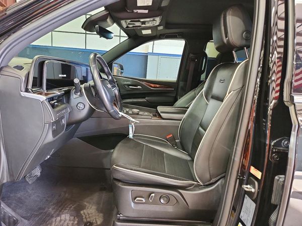 2023 CADILLAC ESCALADE Premium Luxury — DENT