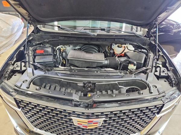 2023 CADILLAC ESCALADE Premium Luxury — Engine bay