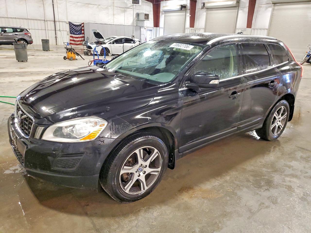 2013 VOLVO XC60 — Front 3/4