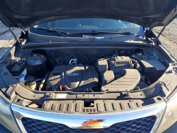 2012 KIA SORENTO GL(Middle-low grade) — Engine bay