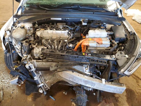 2018 HYUNDAI IONIQ Limited (HEV) — Engine bay