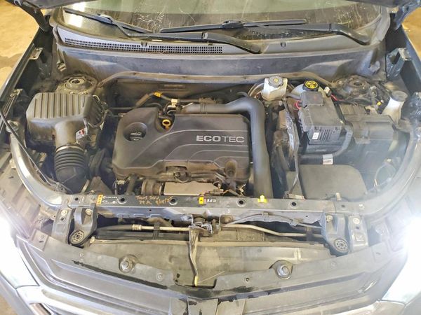 2018 CHEVROLET EQUINOX LT (1LT) — Engine bay