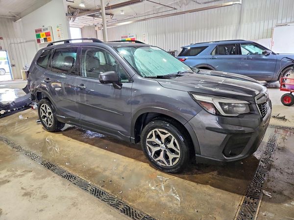 2021 SUBARU FORESTER Premium — Passenger 3/4