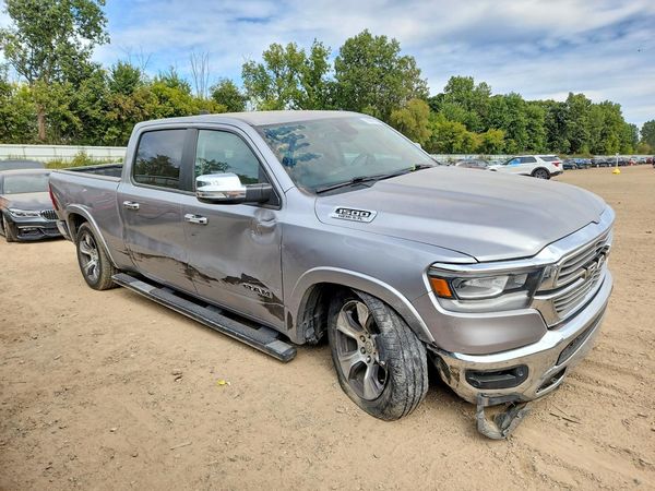 2020 RAM 1500 Laramie — Passenger 3/4