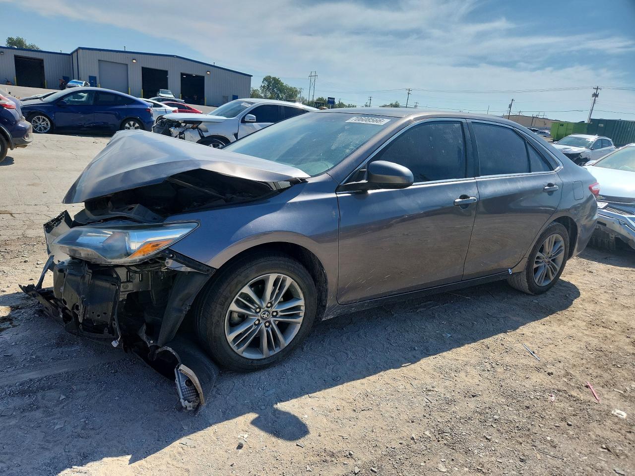 2017 TOYOTA CAMRY LE/SE/XLE/XSE — Front 3/4