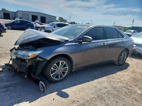 2017 TOYOTA CAMRY LE/SE/XLE/XSE — Front 3/4