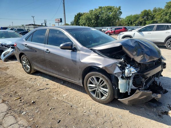 2017 TOYOTA CAMRY LE/SE/XLE/XSE — Passenger 3/4