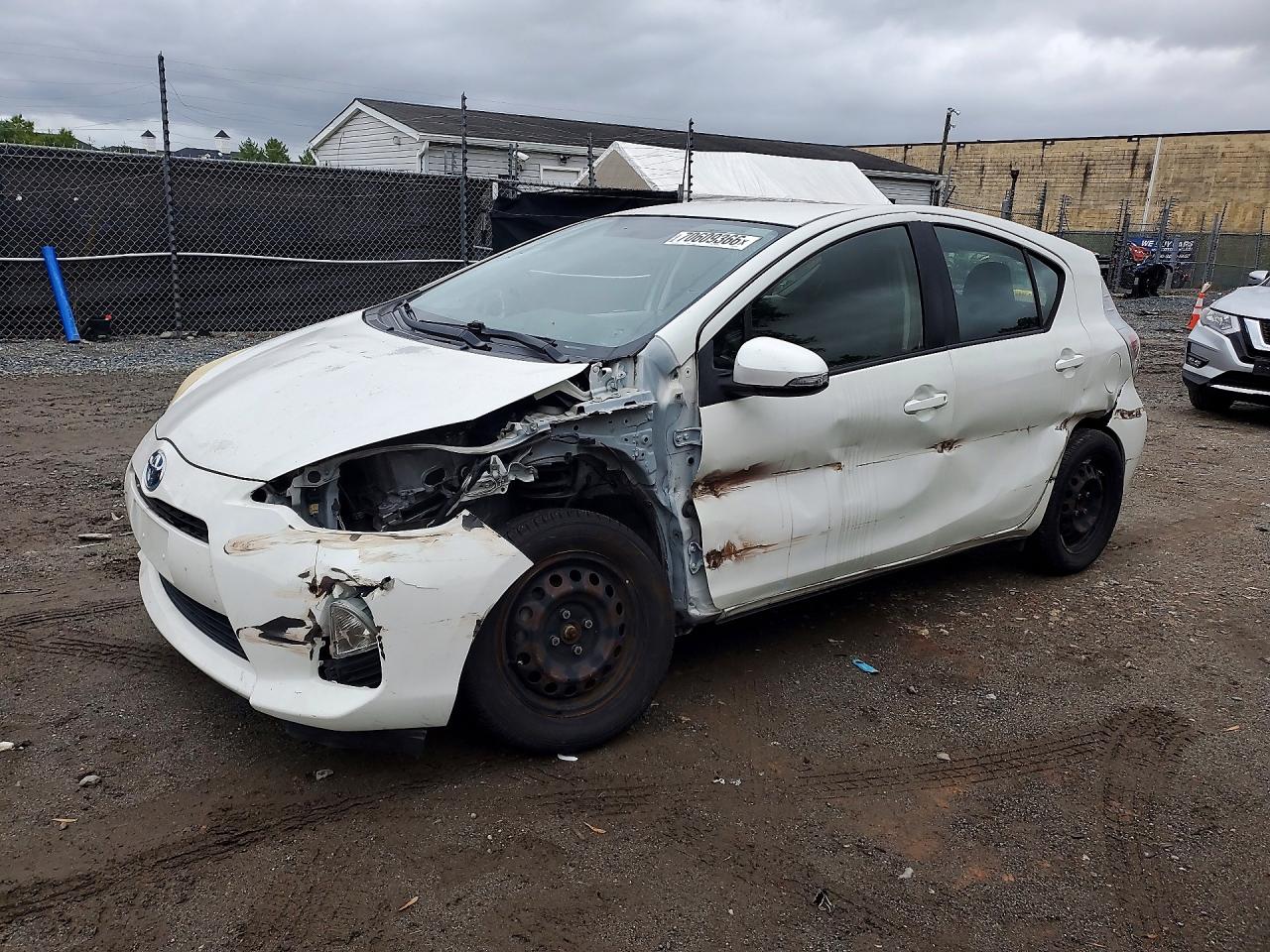 2012 TOYOTA PRIUS — Front 3/4