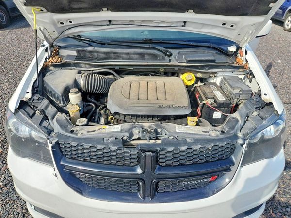 2019 DODGE GRAND CARAVAN SXT — Engine bay