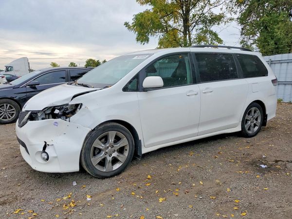 2012 TOYOTA SIENNA — Front 3/4