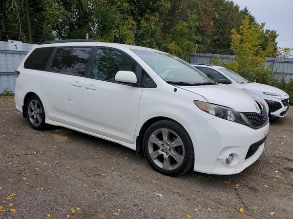 2012 TOYOTA SIENNA — Passenger 3/4