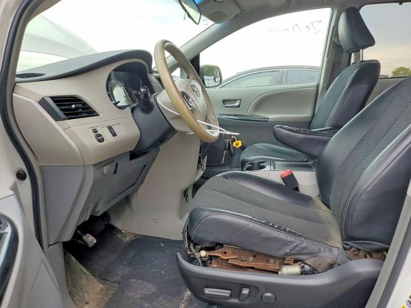 2012 TOYOTA SIENNA — DENT