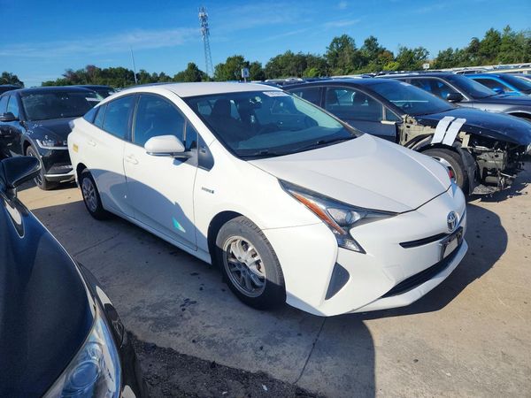 2016 TOYOTA PRIUS — Passenger 3/4