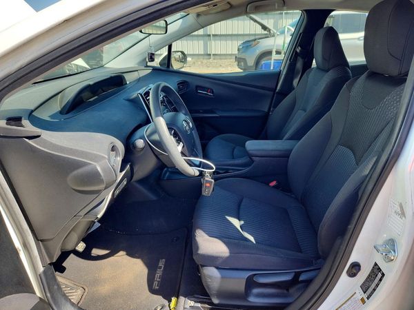 2016 TOYOTA PRIUS — DENT