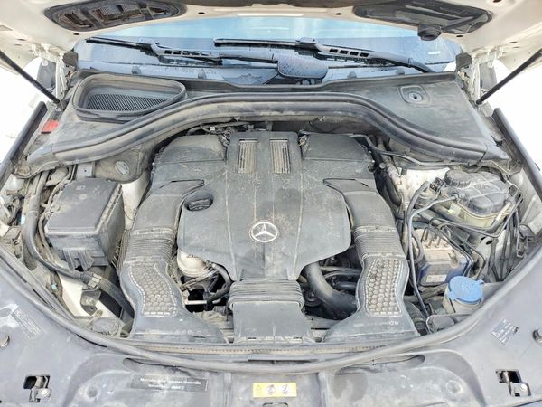2015 MERCEDES-BENZ GL GL450 — Engine bay