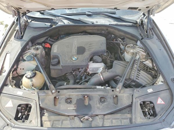 2015 BMW 528 — Engine bay