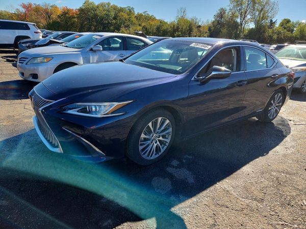 2019 LEXUS ES300 300h — Front 3/4