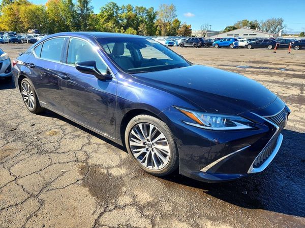 2019 LEXUS ES300 300h — Passenger 3/4
