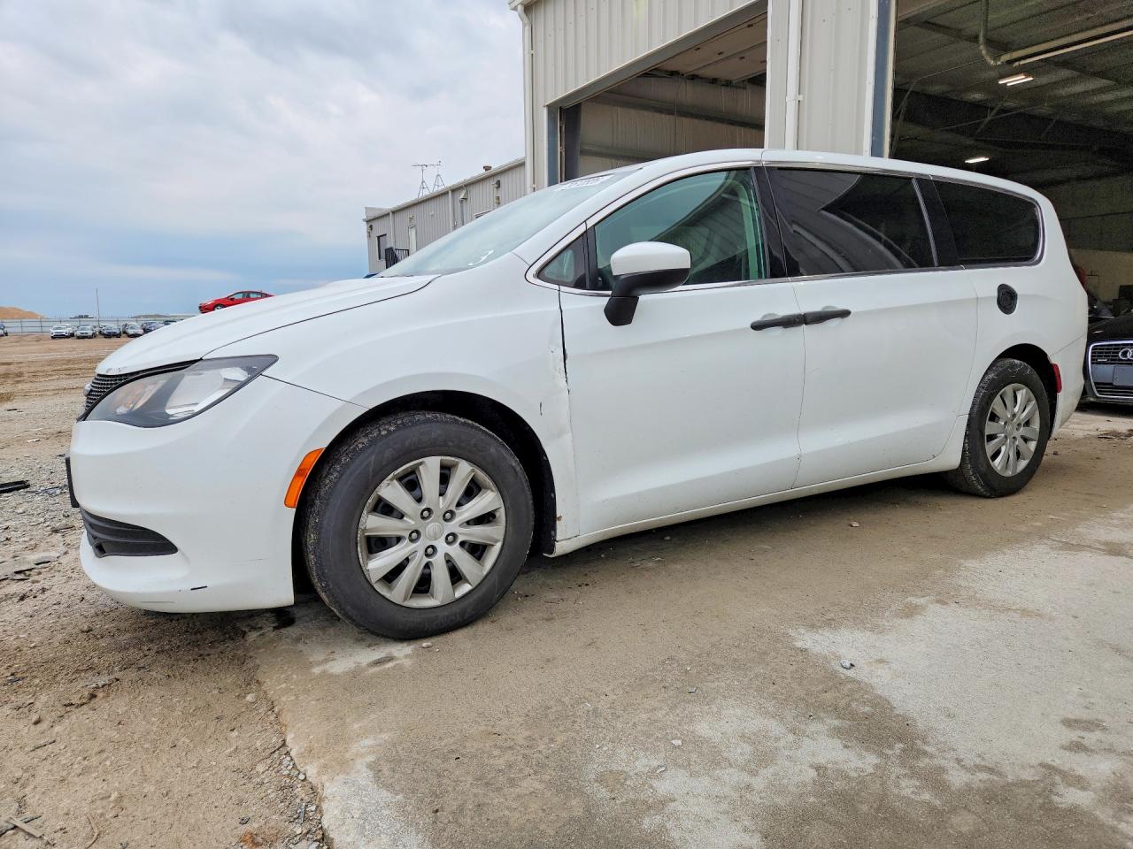 2019 CHRYSLER PACIFICA L — Front 3/4